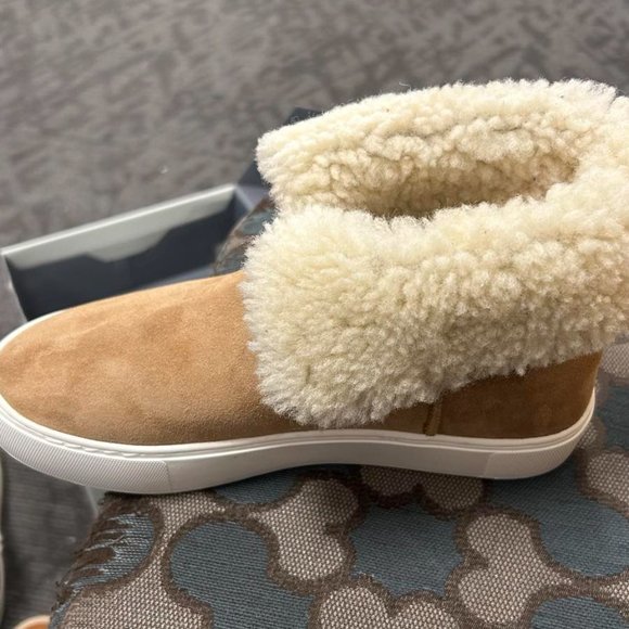 UGG Lynus Mini Boot (NWT) - Picture 4 of 4